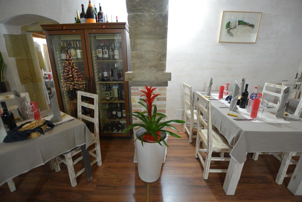 Abas Ristorante Pizzeria Affittacamere Ales المظهر الخارجي الصورة
