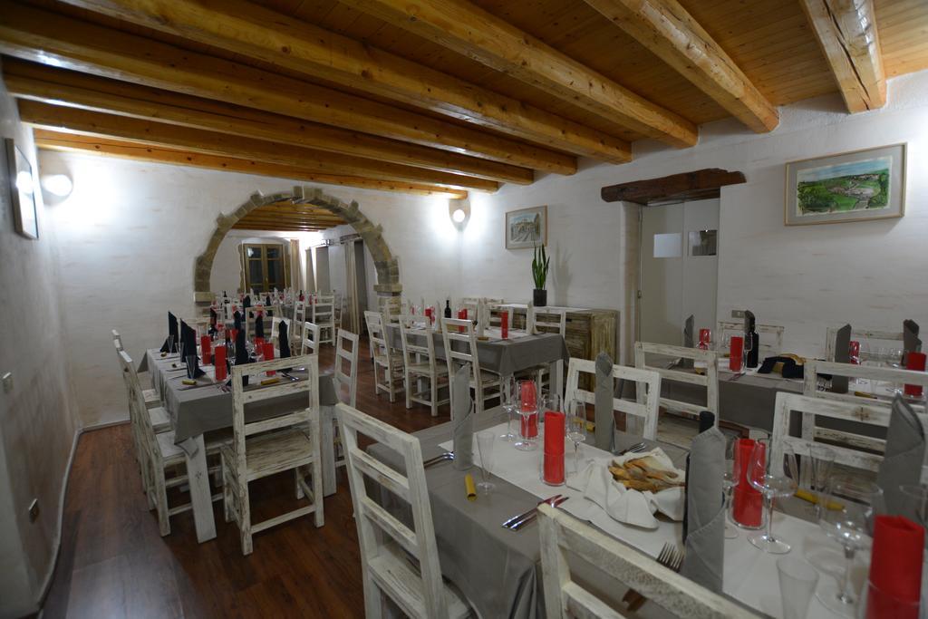 Abas Ristorante Pizzeria Affittacamere Ales المظهر الخارجي الصورة
