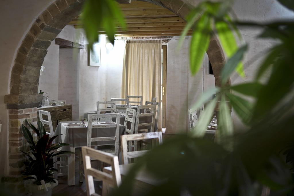 Abas Ristorante Pizzeria Affittacamere Ales المظهر الخارجي الصورة