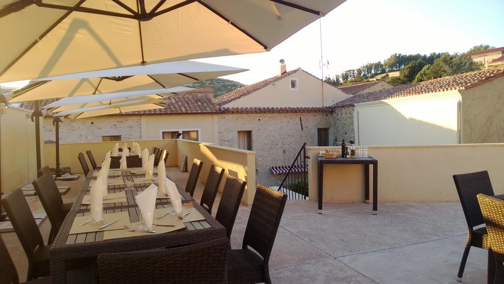 Abas Ristorante Pizzeria Affittacamere Ales المظهر الخارجي الصورة